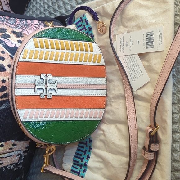 Tory Burch Handbags - Tory Burch McGraw Convertible Round Bag